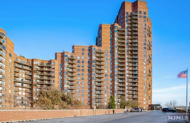 222 Harmon Cove Tower, Secaucus NJ  07094-1729 exterior