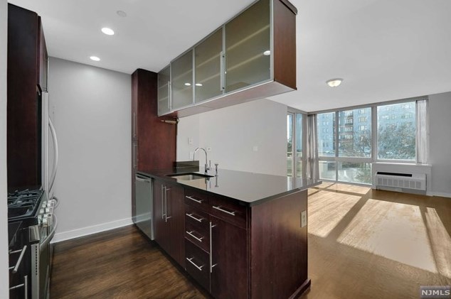 301 Hudson Park, Edgewater, NJ 07020