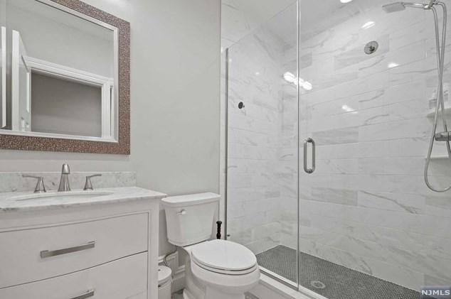 247 Wedgewood Dr, Paramus NJ  07652-3318 exterior