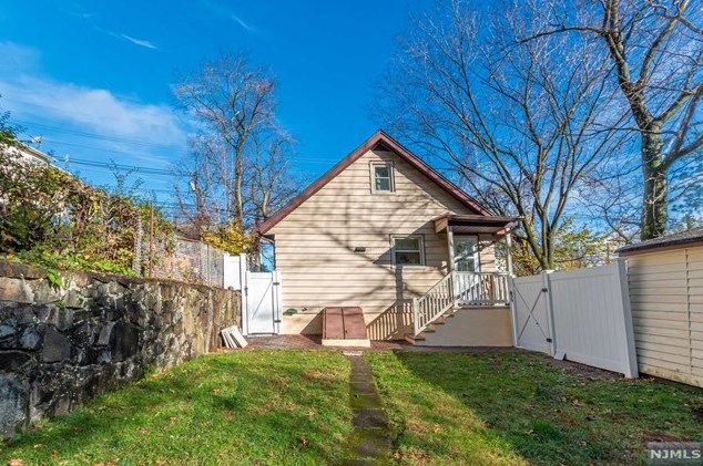 351 Central Ave, Wayne NJ  07470-2112 exterior