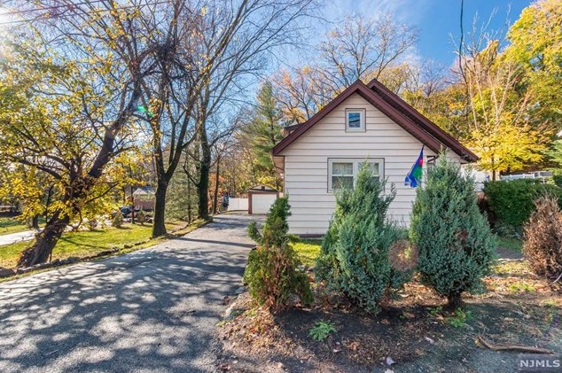 351 Central Ave, Wayne NJ  07470-2112 exterior