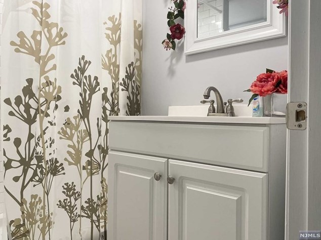 44 Hobart Ave, Rutherford NJ  07070-1408 exterior