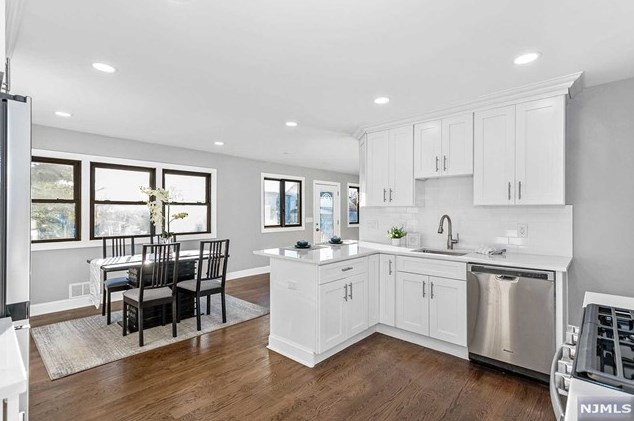 348 Wilson Ave, Lyndhurst NJ  07071-3324 exterior