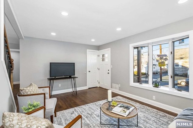 348 Wilson Ave, Lyndhurst NJ  07071-3324 exterior