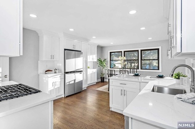 348 Wilson Ave, Lyndhurst NJ  07071-3324 exterior