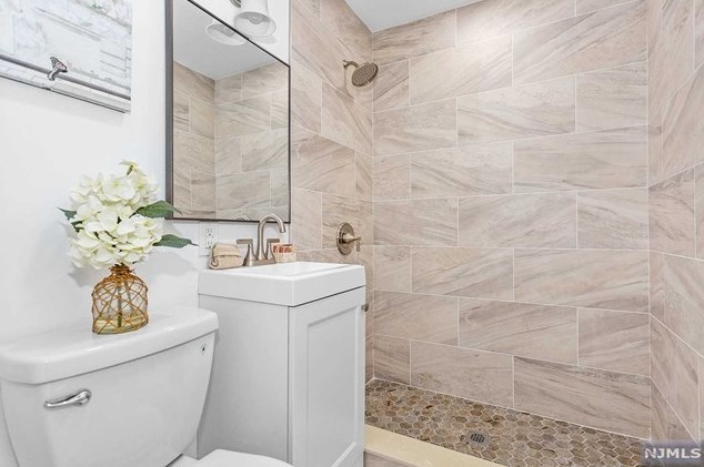 348 Wilson Ave, Lyndhurst NJ  07071-3324 exterior