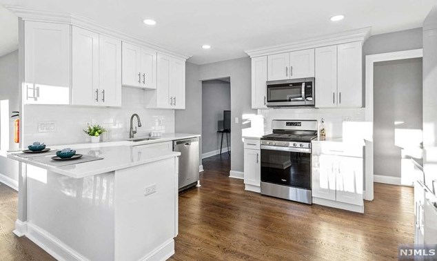 348 Wilson Ave, Lyndhurst NJ  07071-3324 exterior