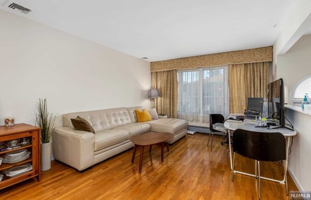 18 Short St, West Fort Lee NJ  07024-4013 exterior