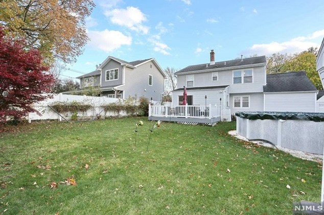 197 Lincoln Ave, Elmwood Park NJ  07407-2301 exterior
