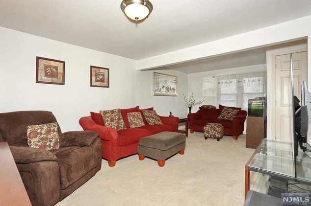 197 Lincoln Ave, Elmwood Park NJ  07407-2301 exterior
