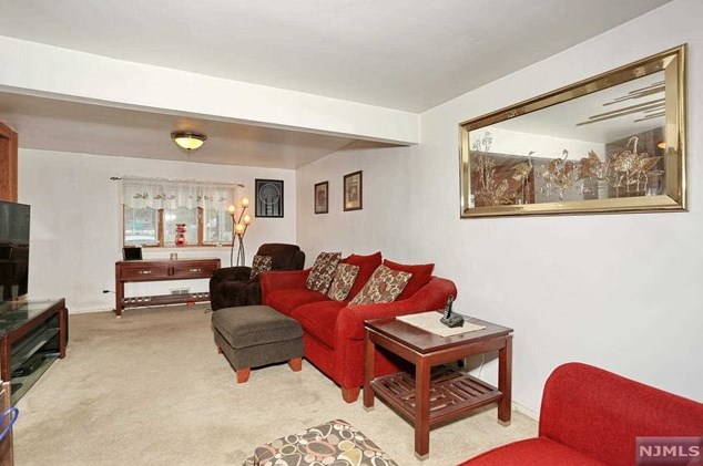 197 Lincoln Ave, Elmwood Park NJ  07407-2301 exterior