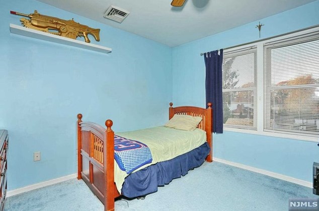 197 Lincoln Ave, Elmwood Park NJ  07407-2301 exterior