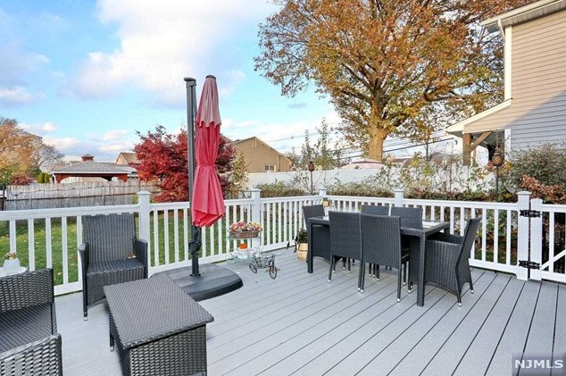 197 Lincoln Ave, Elmwood Park NJ  07407-2301 exterior