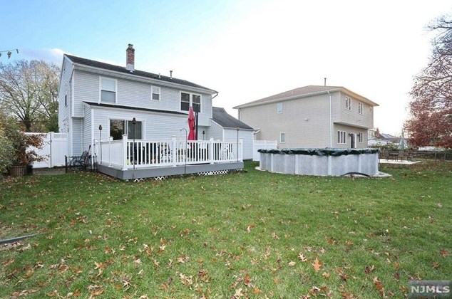 197 Lincoln Ave, Elmwood Park NJ  07407-2301 exterior