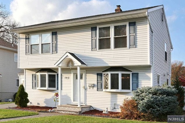 197 Lincoln Ave, Elmwood Park NJ  07407-2301 exterior