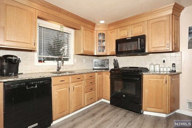 197 Lincoln Ave, Elmwood Park NJ  07407-2301 exterior
