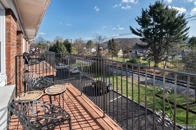 100 Pierson Miller Dr, Pompton Falls NJ  07442-1045 exterior