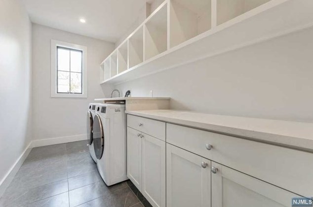 32 Pleasant St, Haworth NJ  07641-1929 exterior