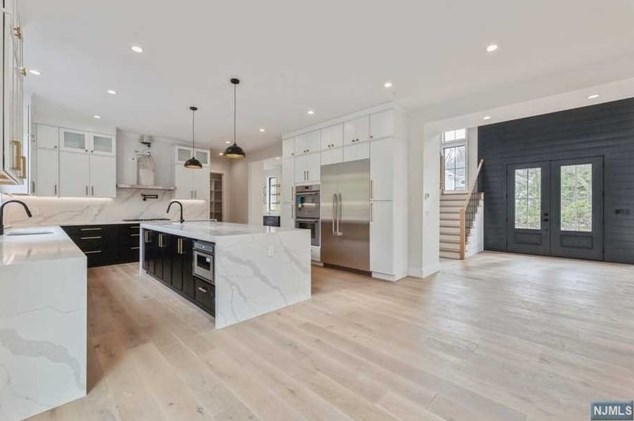 32 Pleasant St, Haworth NJ  07641-1929 exterior