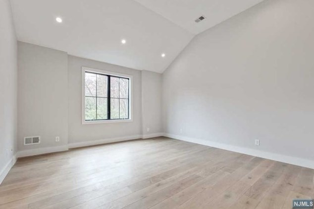 32 Pleasant St, Haworth NJ  07641-1929 exterior