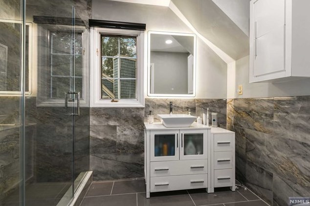 35 Nuthatcher Ct, Wayne NJ  07470-8421 exterior