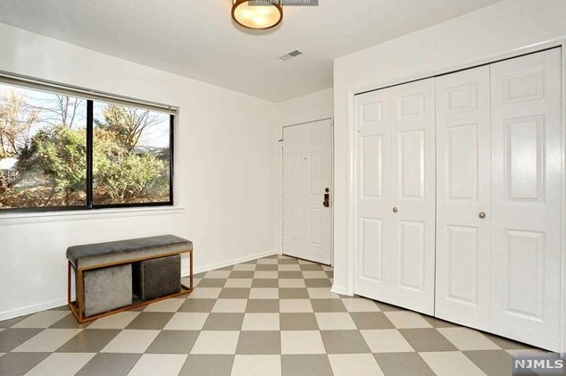 141 Windsor Cir, Township Of Washington NJ  07676-4354 exterior