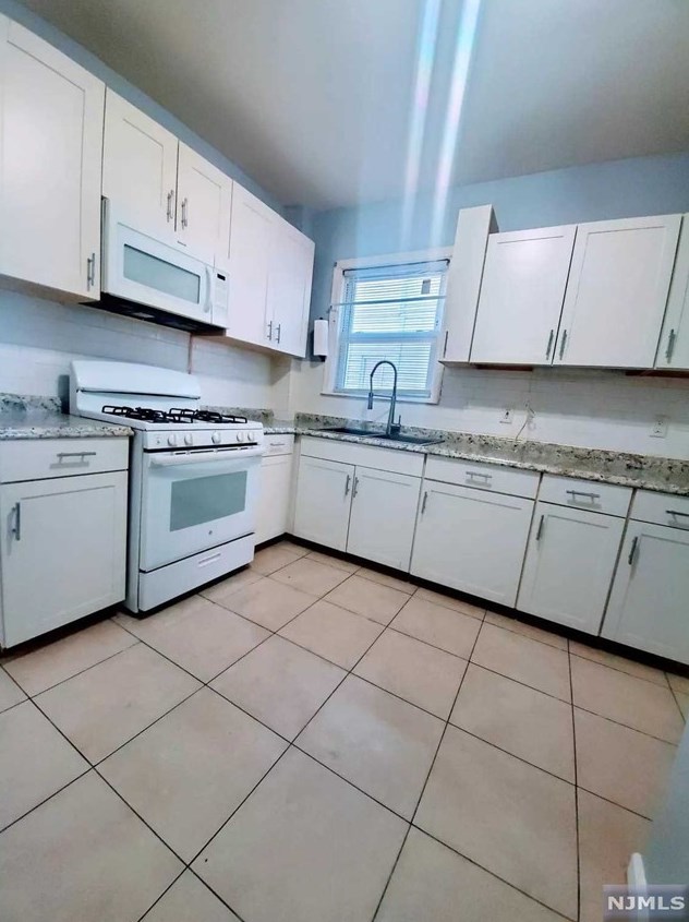 164 Bartholdi Ave, Jersey City NJ  07305-2519 exterior