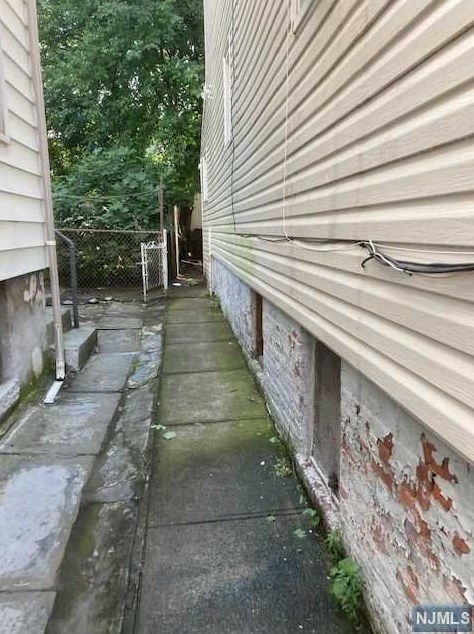 164 Bartholdi Ave, Jersey City NJ  07305-2519 exterior