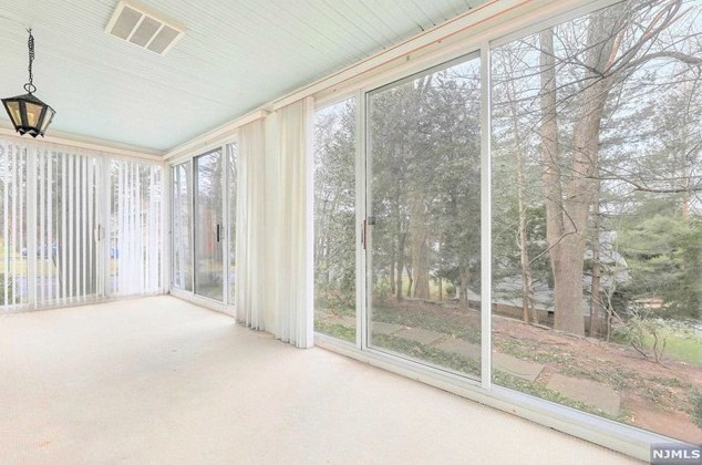 125 Hudson Ave, Tenafly NJ 07670-1039 exterior