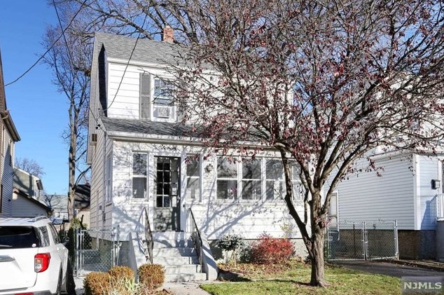 11 New York Ave, Bergenfield NJ  07621-1328 exterior