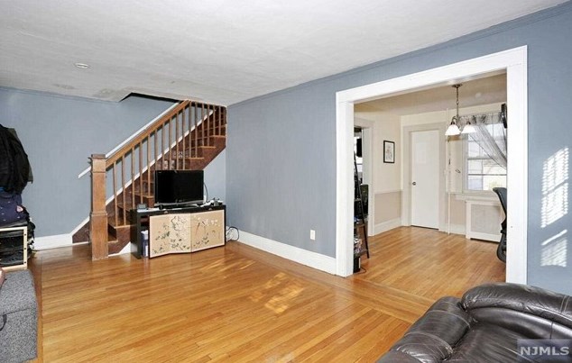 11 New York Ave, Bergenfield NJ  07621-1328 exterior