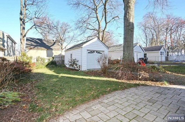 11 New York Ave, Bergenfield NJ  07621-1328 exterior