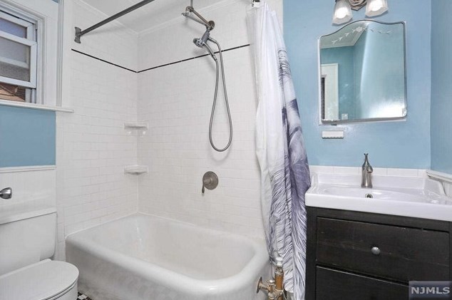 11 New York Ave, Bergenfield NJ  07621-1328 exterior