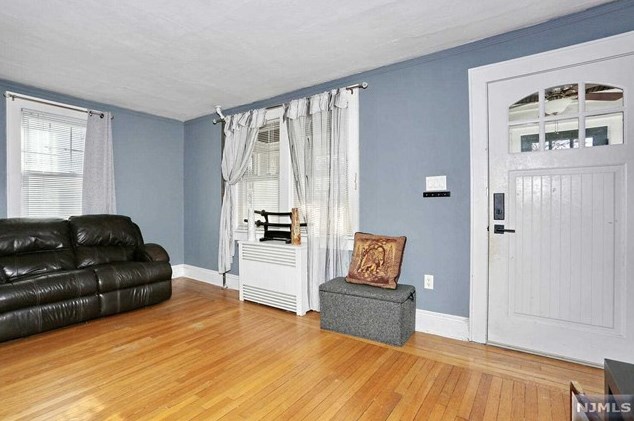 11 New York Ave, Bergenfield NJ  07621-1328 exterior