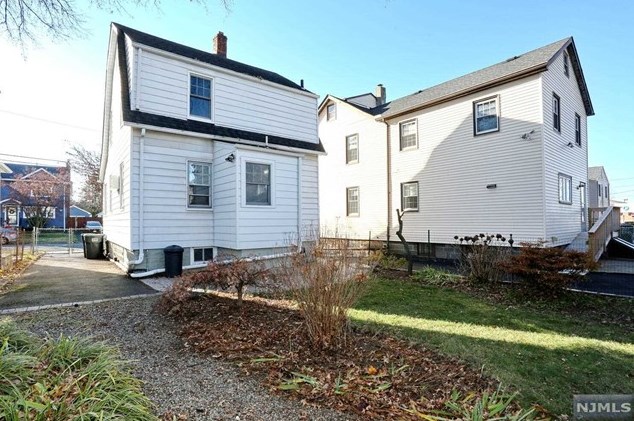 11 New York Ave, Bergenfield NJ  07621-1328 exterior