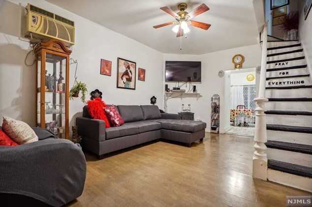 204 Garside St, Newark NJ  07104-2620 exterior