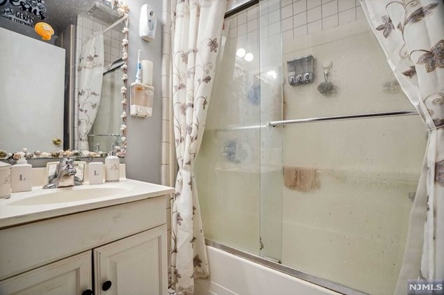 204 Garside St, Newark NJ  07104-2620 exterior