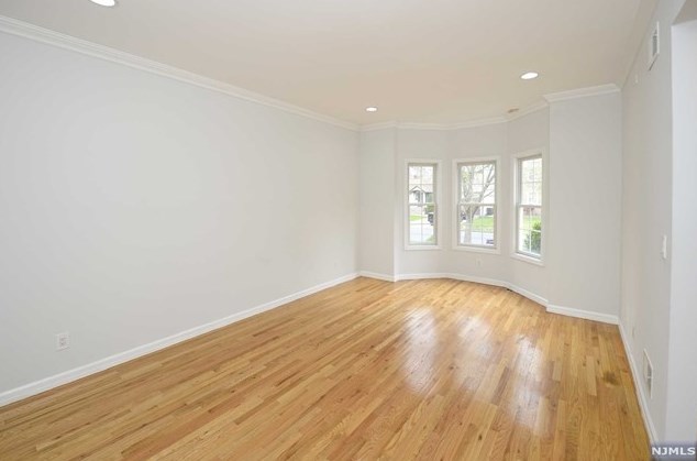 278 Idaho St, Paramus NJ  07652-5615 exterior