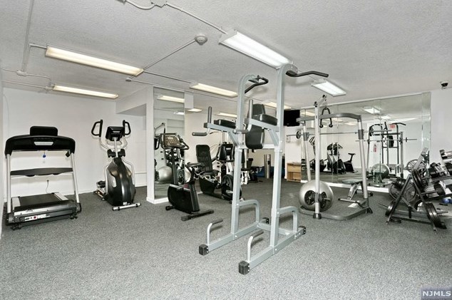 150 Overlook Ave, Hackensack NJ  07601-2203 exterior