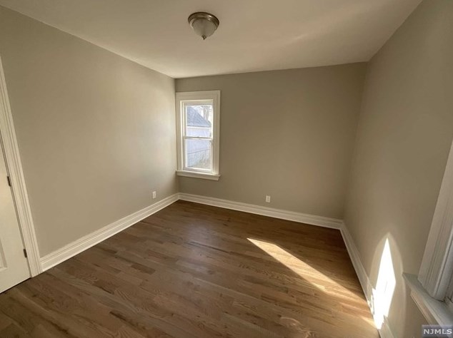 432 Lake Ave, Lyndhurst NJ  07071-1121 exterior
