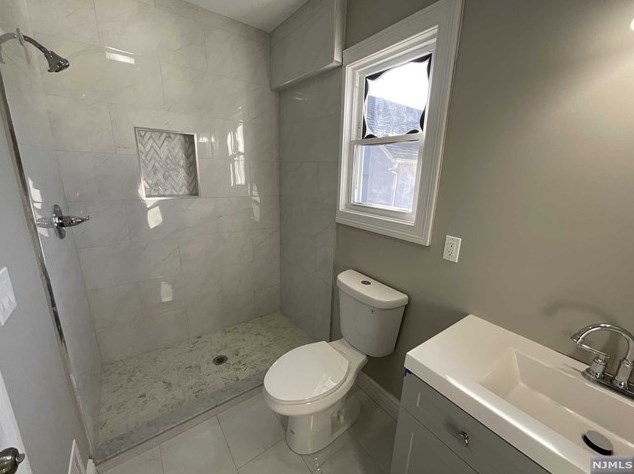 432 Lake Ave, Lyndhurst NJ  07071-1121 exterior
