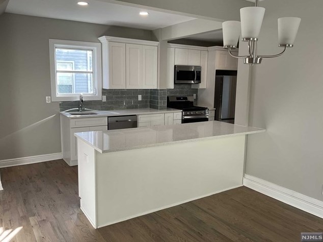 432 Lake Ave, Lyndhurst NJ  07071-1121 exterior
