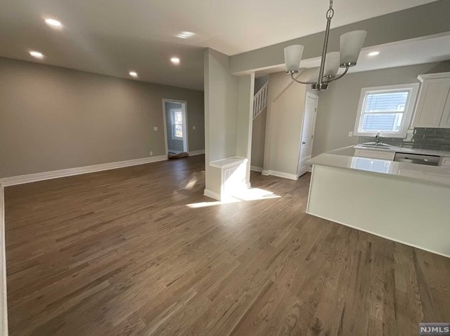 432 Lake Ave, Lyndhurst NJ  07071-1121 exterior