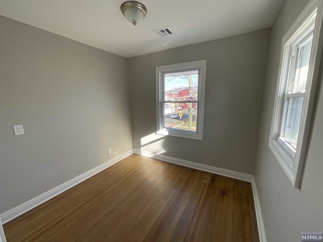 432 Lake Ave, Lyndhurst NJ  07071-1121 exterior