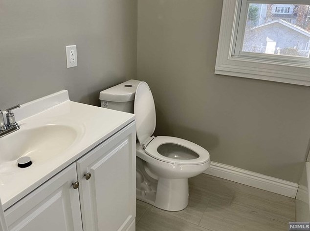 432 Lake Ave, Lyndhurst NJ  07071-1121 exterior