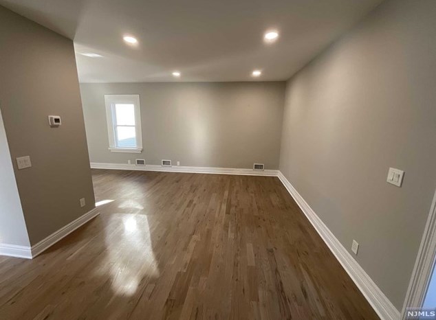 432 Lake Ave, Lyndhurst NJ  07071-1121 exterior