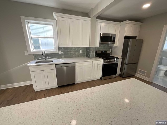 432 Lake Ave, Lyndhurst NJ  07071-1121 exterior