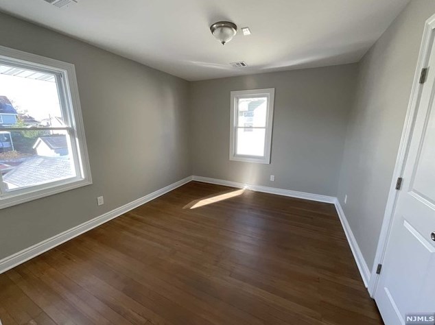 432 Lake Ave, Lyndhurst NJ  07071-1121 exterior