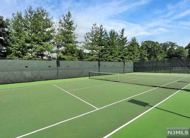 4 Horizon Rd, West Fort Lee NJ  07024-6701 exterior