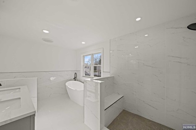 111 Westend Ave, Westwood NJ  07675-3328 exterior